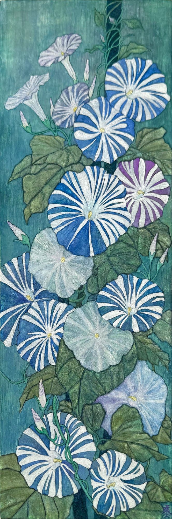 Levitation EN SEO Title: Levitation – Morning Glory Mineral Painting by Jiadong Yan Meta Description: Blue-and-white striped morning glories climb a teal ground in this vertical mineral pigment painting on paper by Jiadong Yan. Original, 15×45 cm, 2025. URL Slug: jiadong-yan-levitation-morning-glory-painting Keywords: morning glory painting, blue flower painting, Jiadong Yan, mineral pigment painting, vertical wall art Alt Text: Tall narrow mineral painting of blue and white striped morning glory flowers and leaves on a teal background TH SEO Title: Levitation ภาพดอกผักบุ้งฝรั่ง จิตรกรรมสีแร่ โดยเจียต้ง หยาน Meta Description: ดอกมอร์นิ่งกลอรี่ลายฟ้าขาวเลื้อยขึ้นบนพื้นสีเขียวหัวเป็ด จิตรกรรมสีแร่แนวตั้งบนกระดาษ โดยเจียต้ง หยาน งานต้นฉบับ 15×45 ซม. ปี 2025 Keywords: ภาพวาดดอกมอร์นิ่งกลอรี่, ภาพดอกไม้สีฟ้า, เจียต้ง หยาน, จิตรกรรมสีแร่, ภาพแนวตั้งตกแต่งบ้าน Alt Text: ภาพวาดสีแร่แนวตั้งดอกมอร์นิ่งกลอรี่ลายฟ้าขาวและใบบนพื้นสีเขียวหัวเป็ด