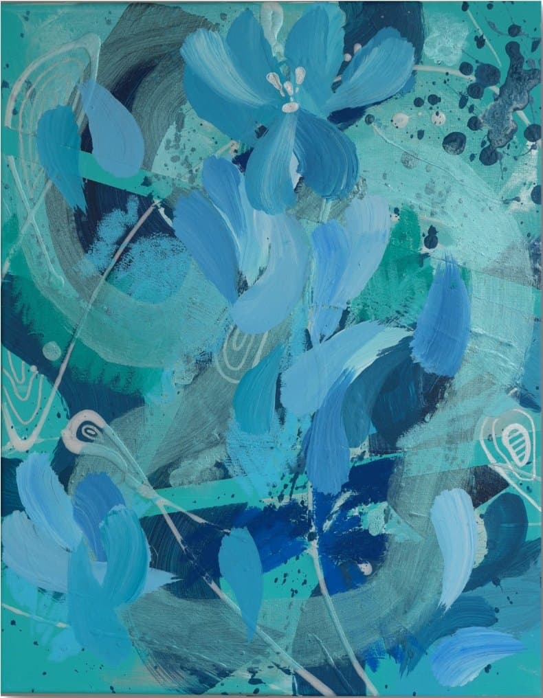 Subconscious Bloom Anastasia Kovaleva ผลงานนามธรรมรูปทรงคล้ายกลีบดอกไม้สีฟ้าและน้ำเงินบนพื้นสีเขียวน้ำทะเล พร้อมฝีแปรงโค้งวนและจุดสีสาด
